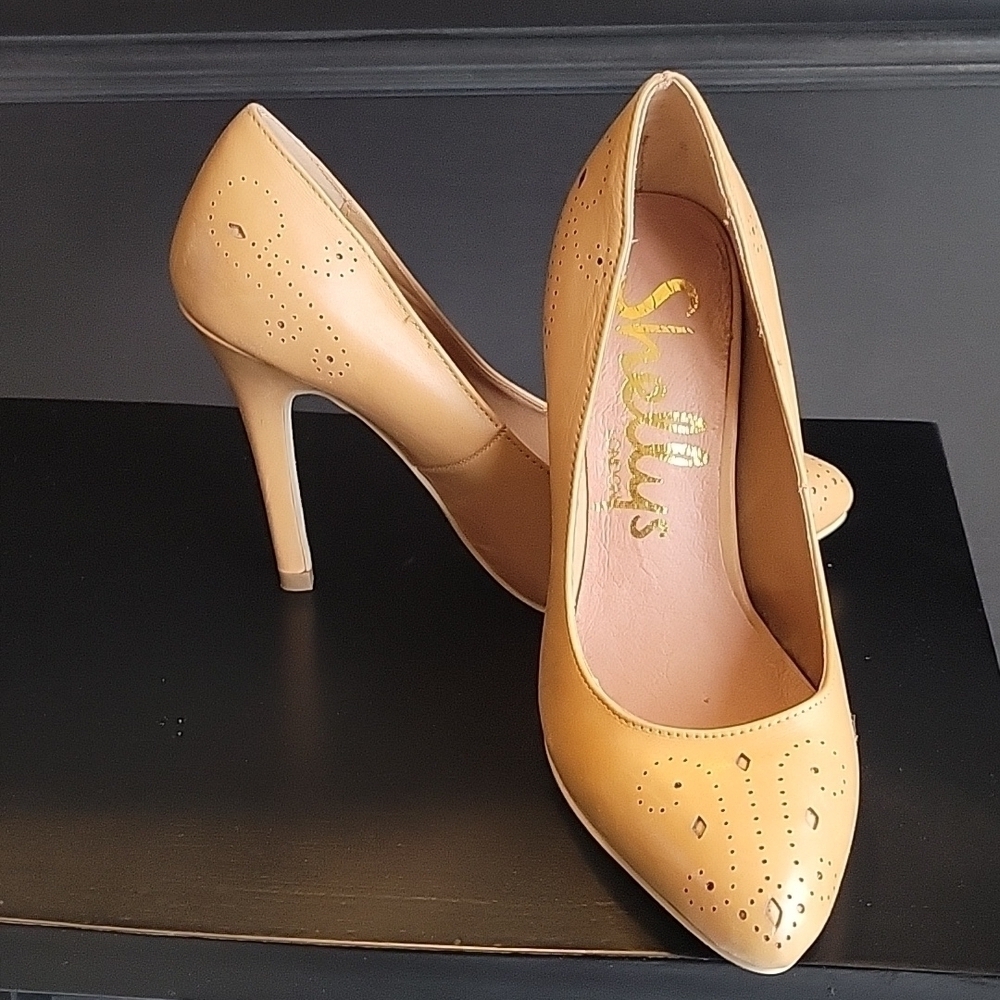 Shelly's London pumps